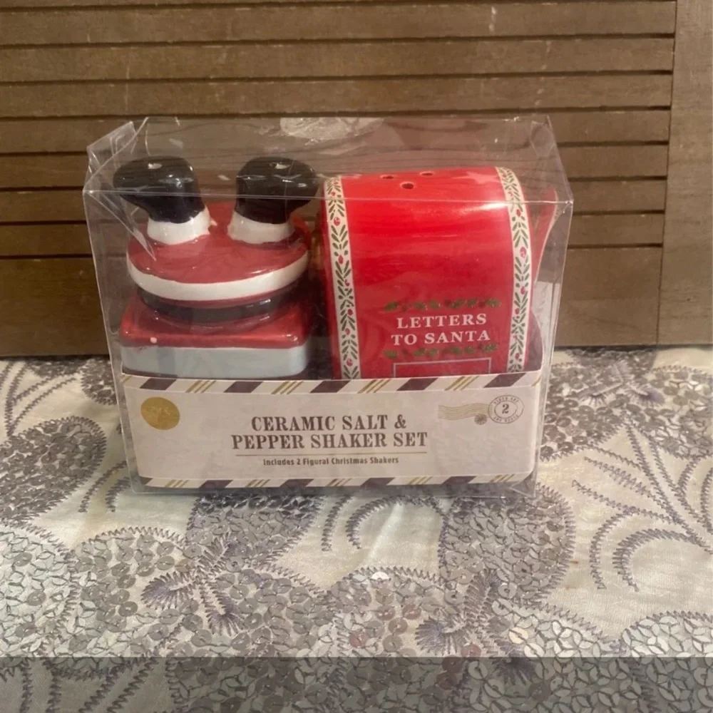 Core kitchen ceramic letters to Santa, santa in chimney salt n pepper set